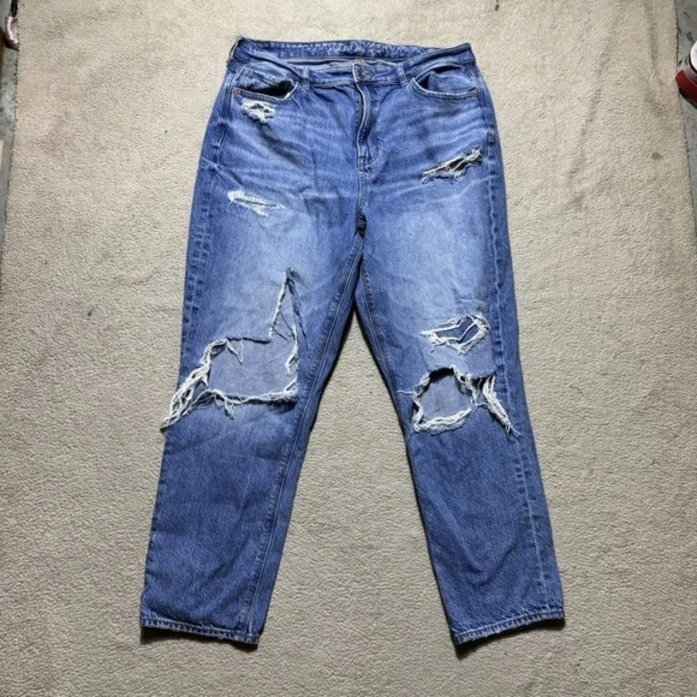 American Eagle Jeans Womens 14 Mom Jean Distressed Light Wash Cotton Meas 32x27